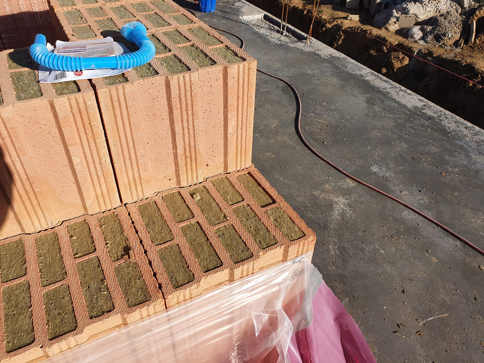 chantier-champigny-brique-Wienerberger-Climamur-laine-roche