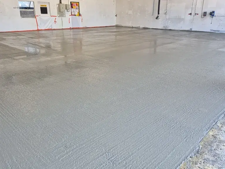 Lire la suite à propos de l’article Dallage en béton armé dans un hangar